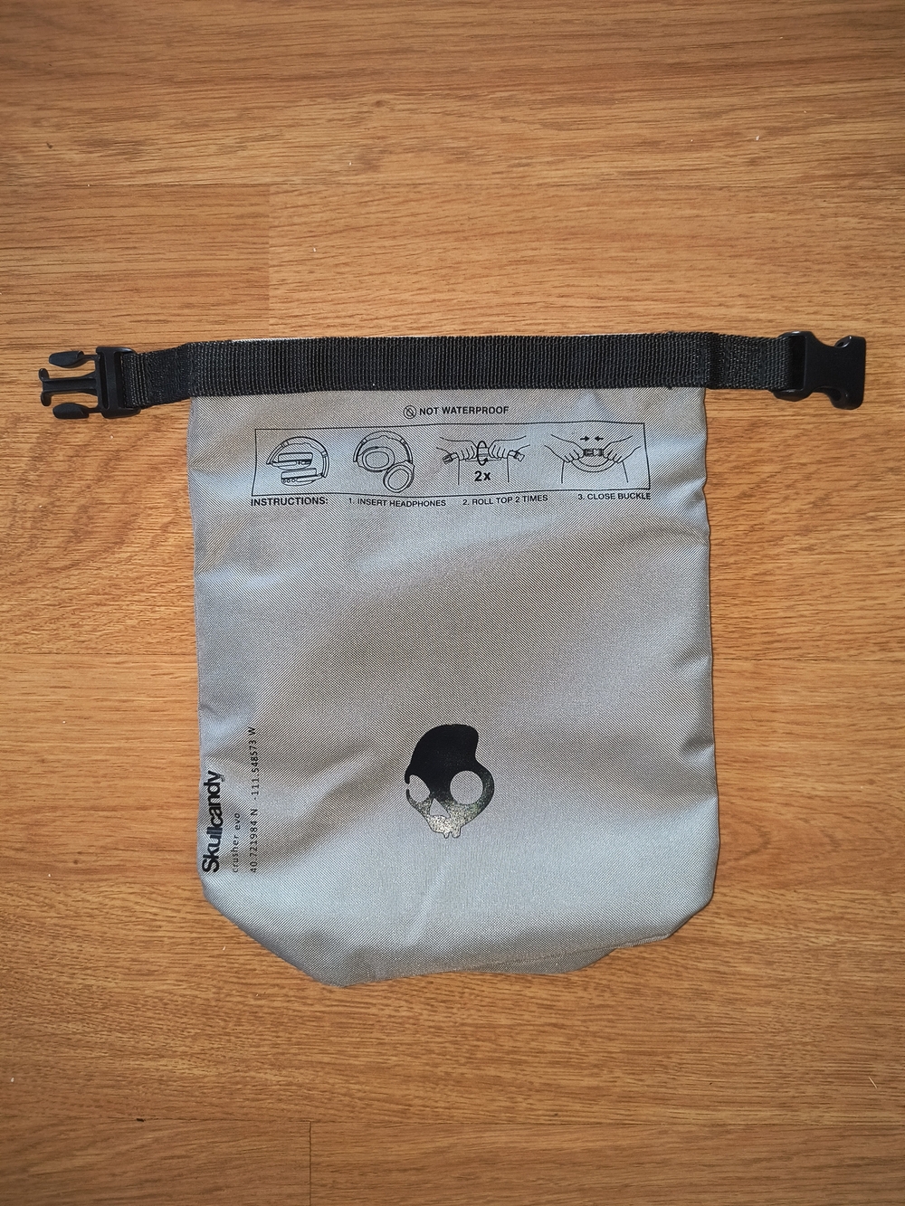 Skullcandy Crusher Evo Gray Roll-Top Headphones Pouch with Black Strap